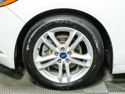 Used 2018 Ford Fusion SE FWD image 33
