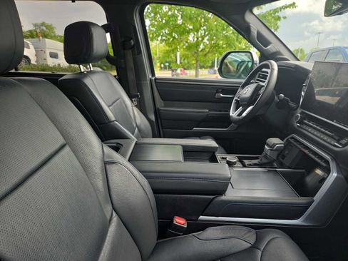 Used 2024 Toyota Sequoia Platinum AWD/4WD image 4