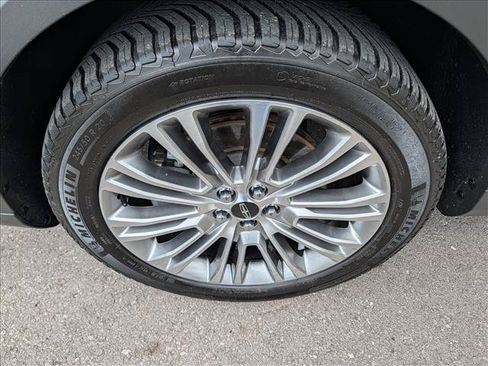 Used 2018 Lincoln MKX Reserve w/ Driver Assistance Package AWD/4WD image 9