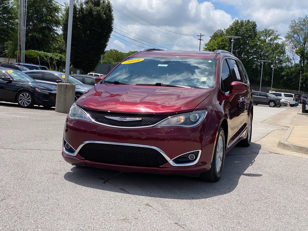 Used 2019 Chrysler Pacifica Touring-L FWD image 3