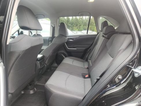 Used 2025 Toyota RAV4 XLE AWD/4WD image 7