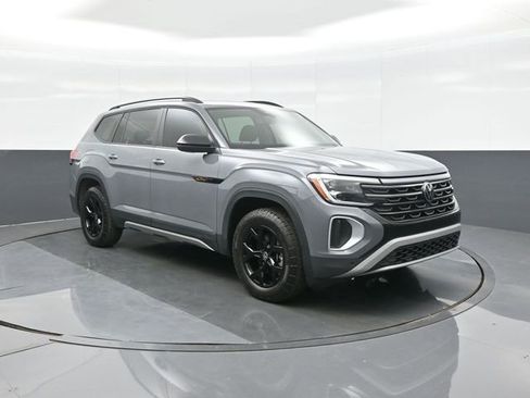 Used 2024 Volkswagen Atlas Peak Edition SE AWD/4WD image 1
