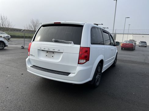 Used 2015 Dodge Grand Caravan SXT image 5