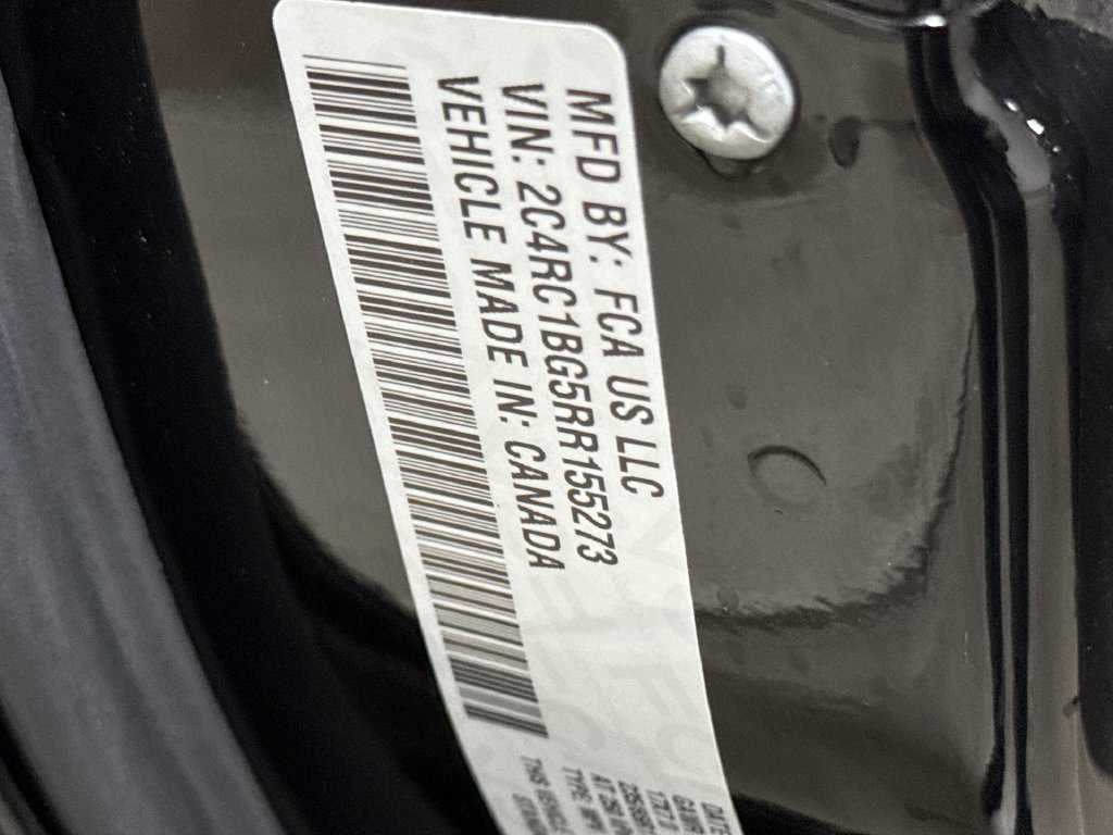 Used 2024 Chrysler Pacifica Touring-L FWD image 28