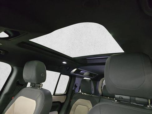 Certified 2023 Land Rover Defender 110 X-Dynamic SE image 29