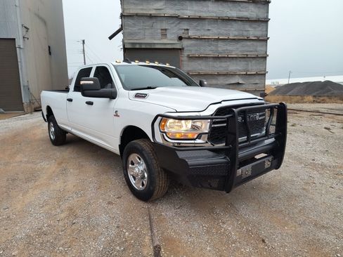 Used 2024 RAM 2500 Tradesman w/ Chrome Appearance Group image 2
