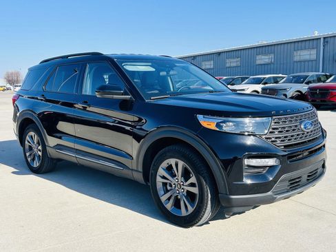 Used 2023 Ford Explorer XLT w/ Equipment Group 202A image 2