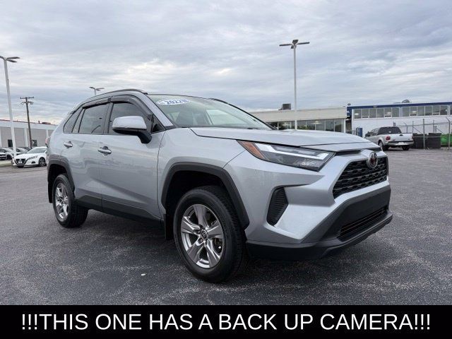 Used 2022 Toyota RAV4 XLE FWD image 2