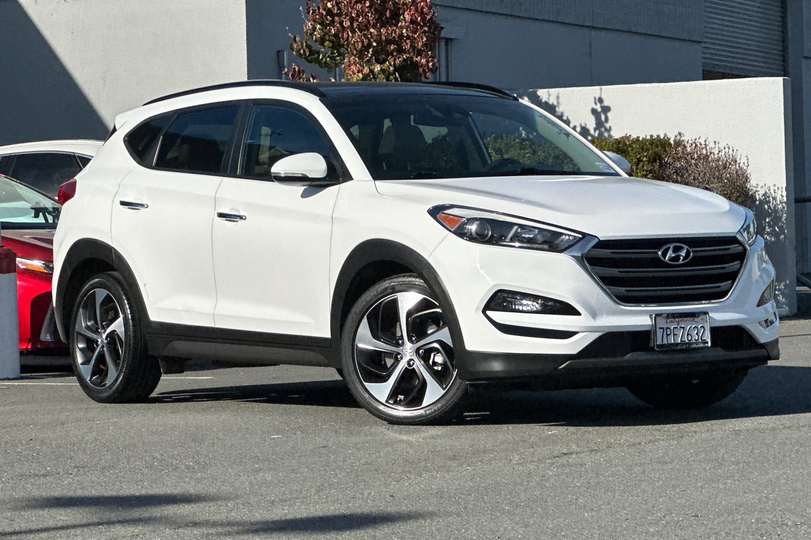 Used 2016 Hyundai Tucson Limited w/ Option Group 03 FWD image 2