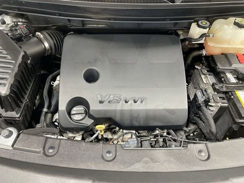 Used 2020 Chevrolet Traverse LT image 28