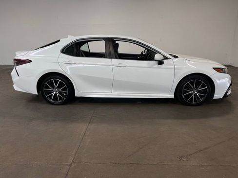 Used 2021 Toyota Camry SE FWD image 2