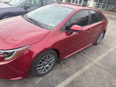 Used 2023 Toyota Corolla LE w/ LE Convenience Package image 3