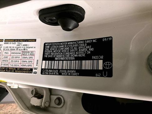 Used 2019 Toyota C-HR Limited FWD image 32