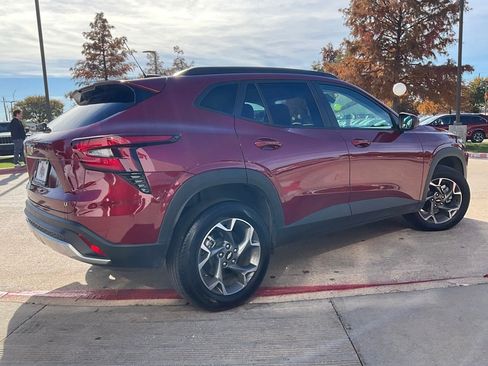 Used 2025 Chevrolet Trax LT image 6