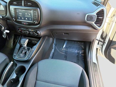 Used 2021 Kia Soul LX image 17