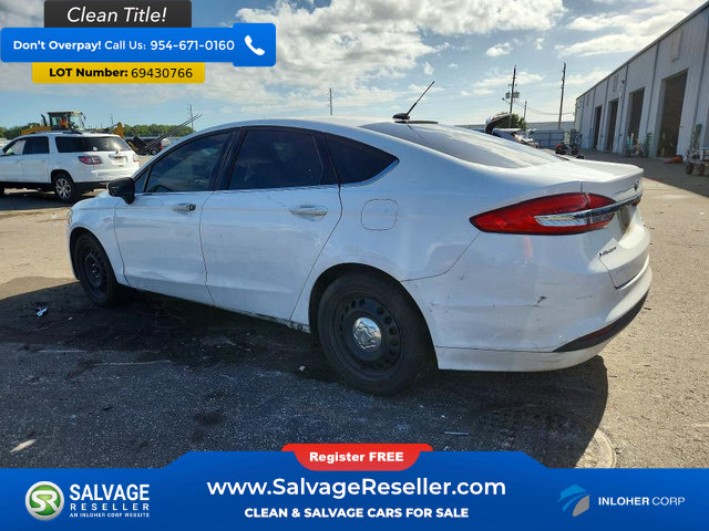 Used 2017 Ford Fusion SE FWD image 3