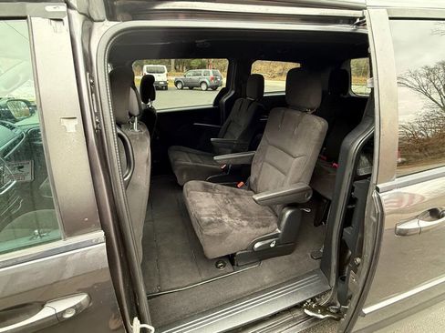 Used 2017 Dodge Grand Caravan SE image 9