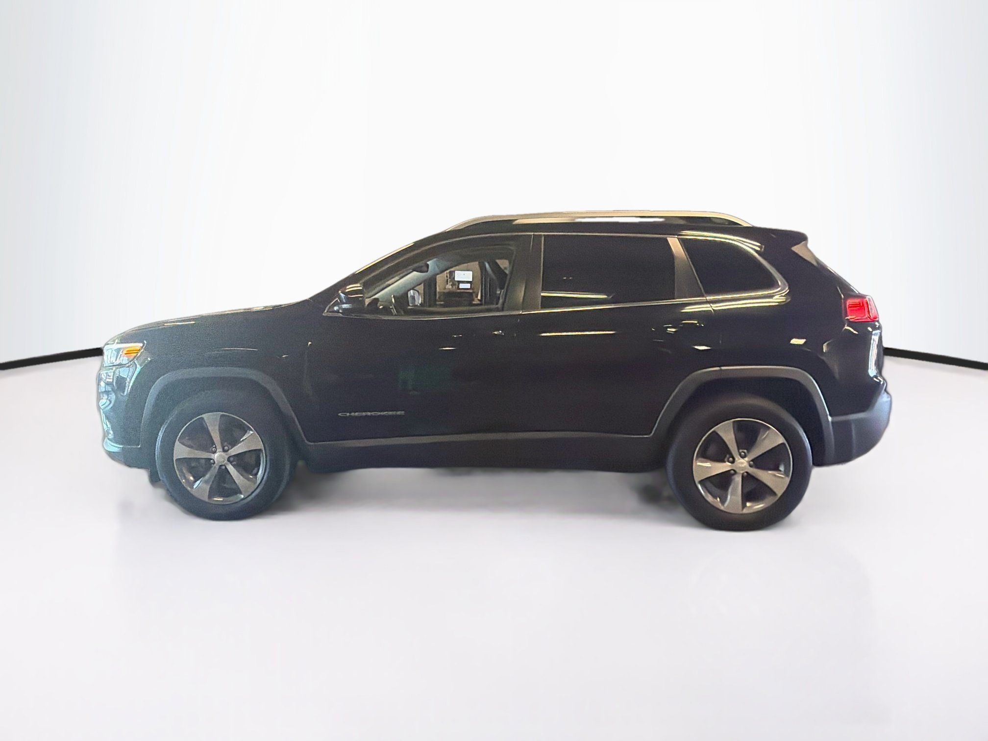 Used 2019 Jeep Cherokee Limited AWD/4WD image 4