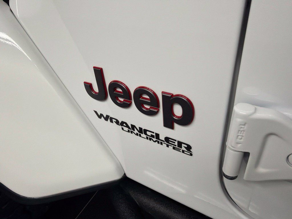 Used 2022 Jeep Wrangler Unlimited Rubicon w/ LED Lighting Group AWD/4WD image 39