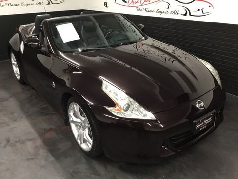 Used 2010 Nissan 370Z Touring w/ Sport Pkg image 2