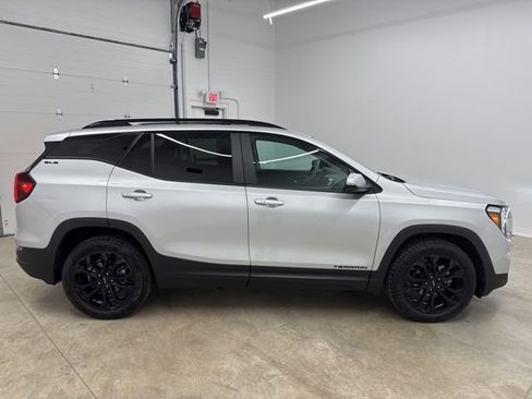 Used 2022 GMC Terrain SLE w/ Driver Convenience Package AWD/4WD image 4
