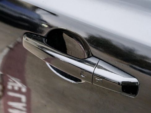 Used 2017 Jaguar XF S image 38