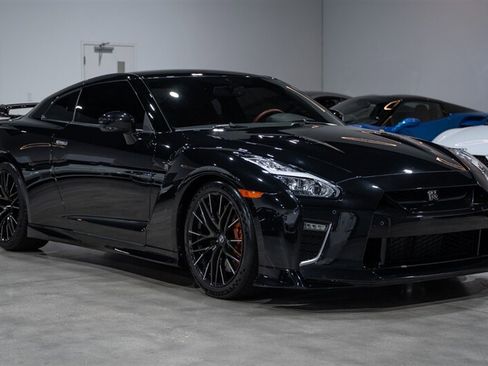 Used 2021 Nissan GT-R Premium AWD/4WD image 16