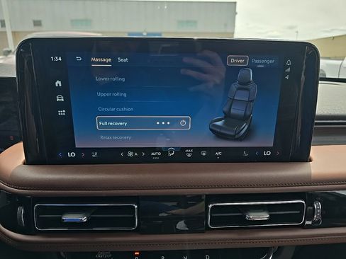 Used 2025 Lincoln Aviator Reserve w/ Luxury Package AWD/4WD image 40