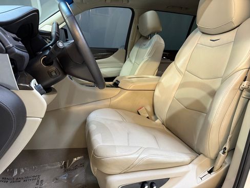 Used 2018 Cadillac Escalade Luxury image 5