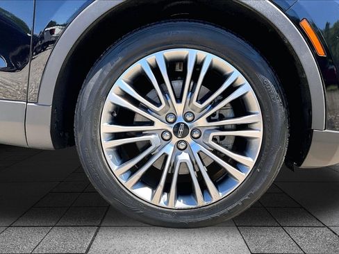 Used 2016 Lincoln MKX Reserve w/ Climate Package AWD/4WD image 8