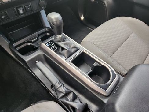 Used 2022 Toyota Tacoma SR5 RWD image 19