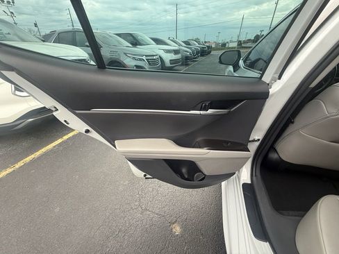 Used 2023 Toyota Camry SE image 18