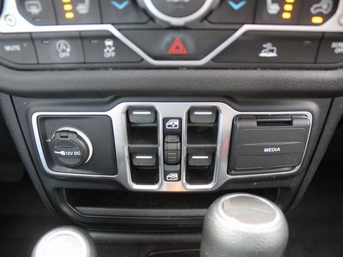 Used 2024 Jeep Wrangler Sport S image 31