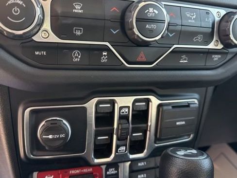 Used 2024 Jeep Wrangler Unlimited Rubicon image 15