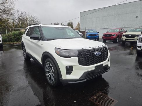New 2026 Ford Explorer ST-Line image 3