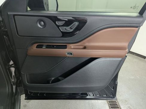 Used 2025 Lincoln Aviator Reserve w/ Jet Appearance Package image 22
