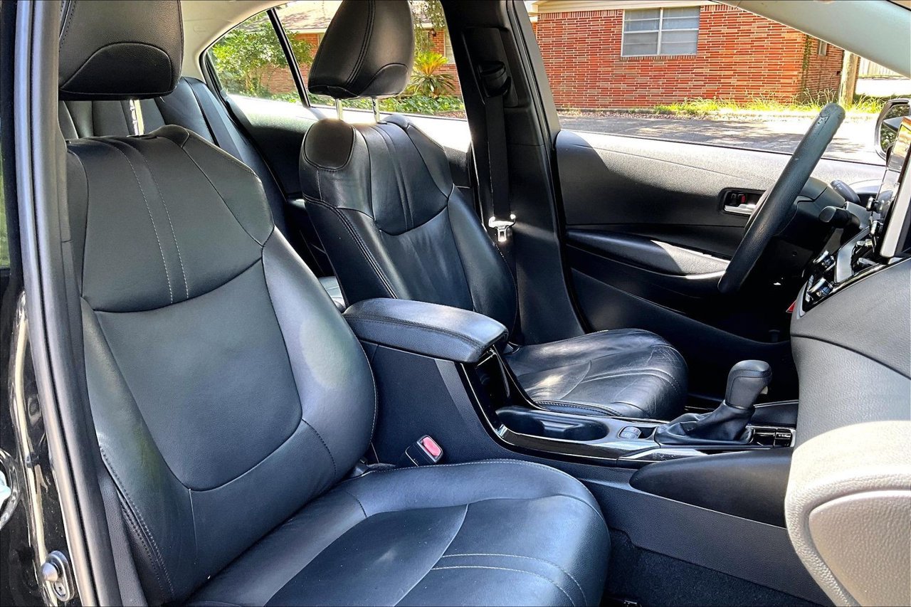 Used 2020 Toyota Corolla LE FWD image 30