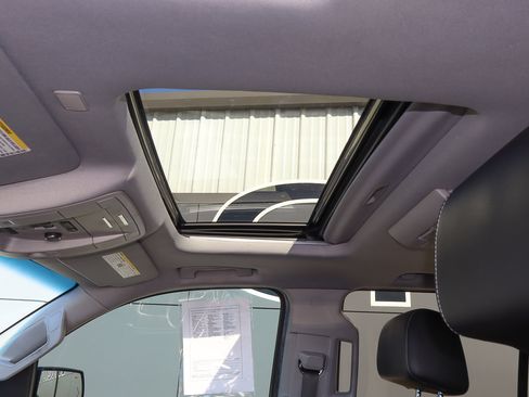 Used 2019 GMC Yukon XL SLT w/ Open Road Package image 8