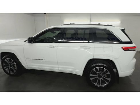Used 2023 Jeep Grand Cherokee Overland w/ Adv Protech Group III RWD image 6
