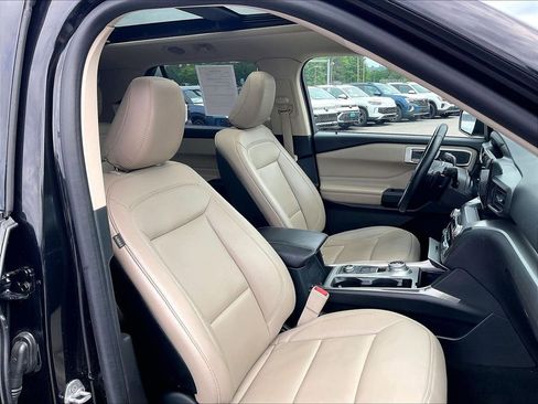Used 2020 Ford Explorer XLT w/ Equipment Group 202A AWD/4WD image 10