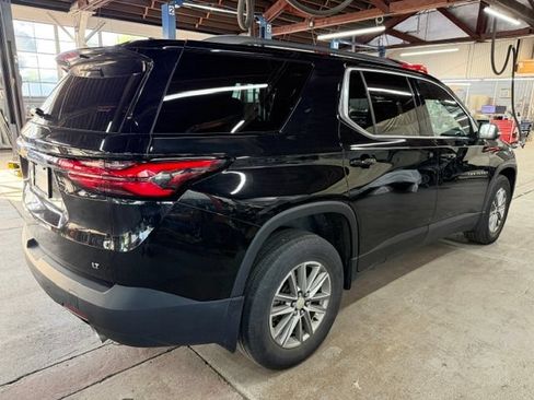 Used 2023 Chevrolet Traverse LT FWD image 4