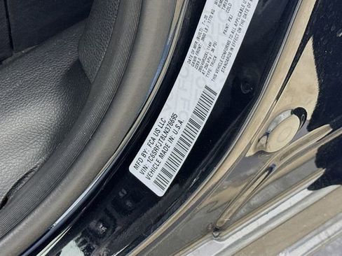 Used 2020 RAM 1500 Laramie AWD/4WD image 33