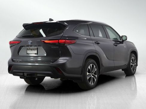 Used 2021 Toyota Highlander XLE image 5