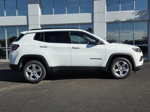 Certified 2024 Jeep Compass Latitude image 3