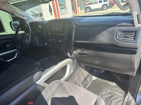 Used 2024 Nissan Titan SV w/ SV Convenience Package image 12