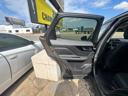 Used 2018 Jaguar F-PACE Premium AWD/4WD image 12