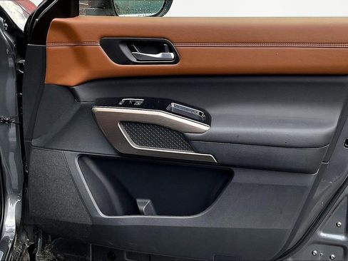 Used 2025 Nissan Pathfinder Platinum image 30