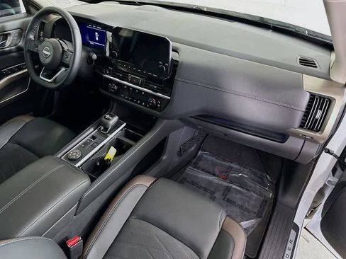 Used 2025 Nissan Pathfinder Platinum w/ Cargo Package image 34
