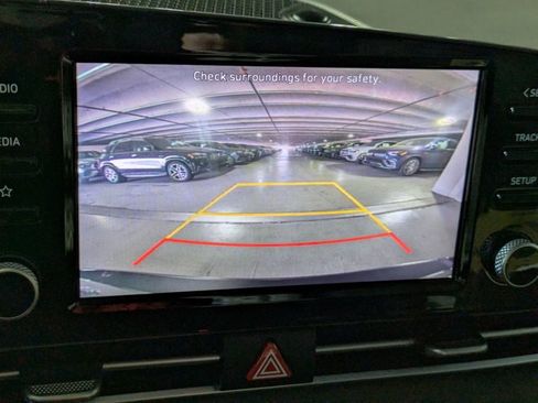 Used 2022 Hyundai Elantra SEL w/ Convenience + Premium Package FWD image 14
