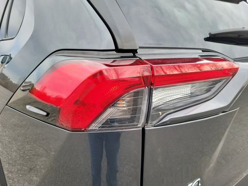 Used 2019 Toyota RAV4 LE image 11